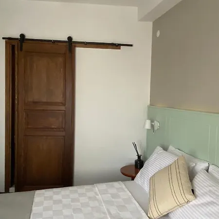 Nocleg ze śniadaniem Min (adults Only) *