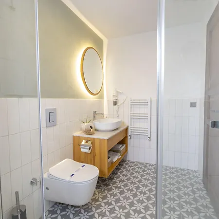 Nocleg ze śniadaniem Min (adults Only) *